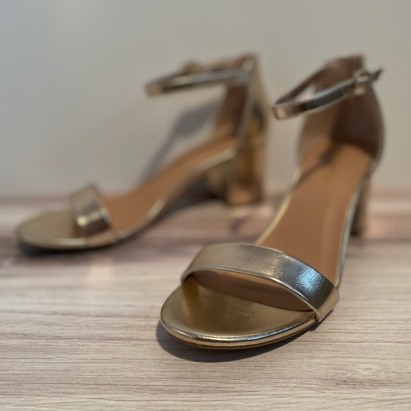 NEVER WORN Bamboo Headline Metallic Gold 2.5" Block Heel- Size 6.5 - Picture 2 of 6